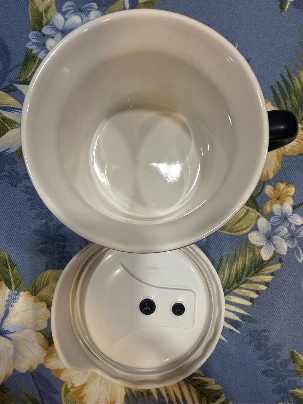 Corningware Black Travel Mug with Lid